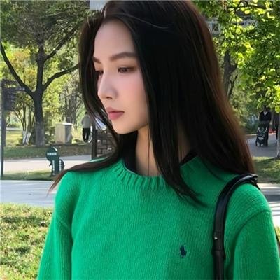 照片里的伴娘